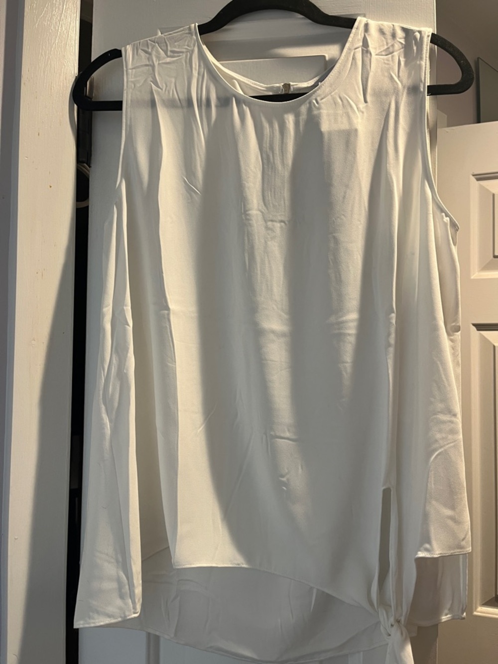 NWT Women’s Naked Zebra hi-low w tie  White Sleeveless Tunic Shirt